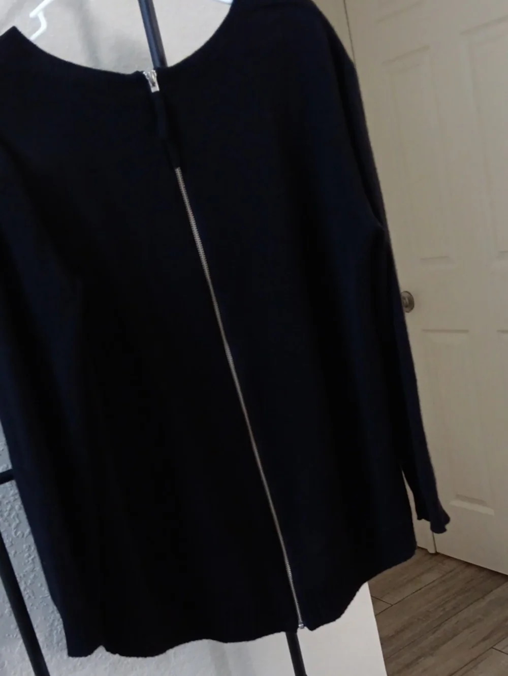 C BY BLOOMINGDALES..CASHMERE ZIP BACK..HI/LO TUNIC SWEATER..NEW!!! SIZE LARGE